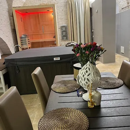 Augustus Luxury Bed & Breakfast 4*